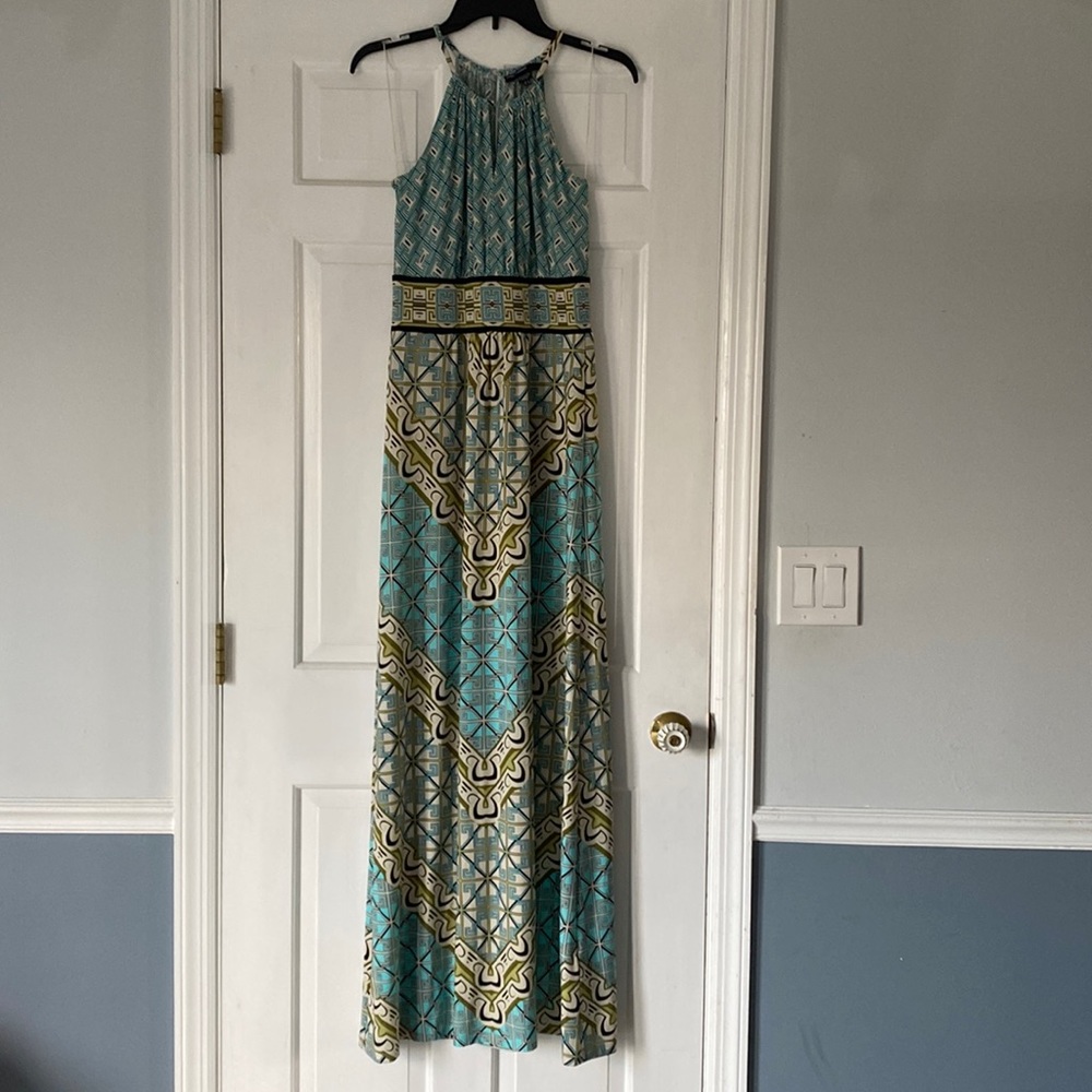 Like new Maggy London keyhole Maxi Dress Size 4